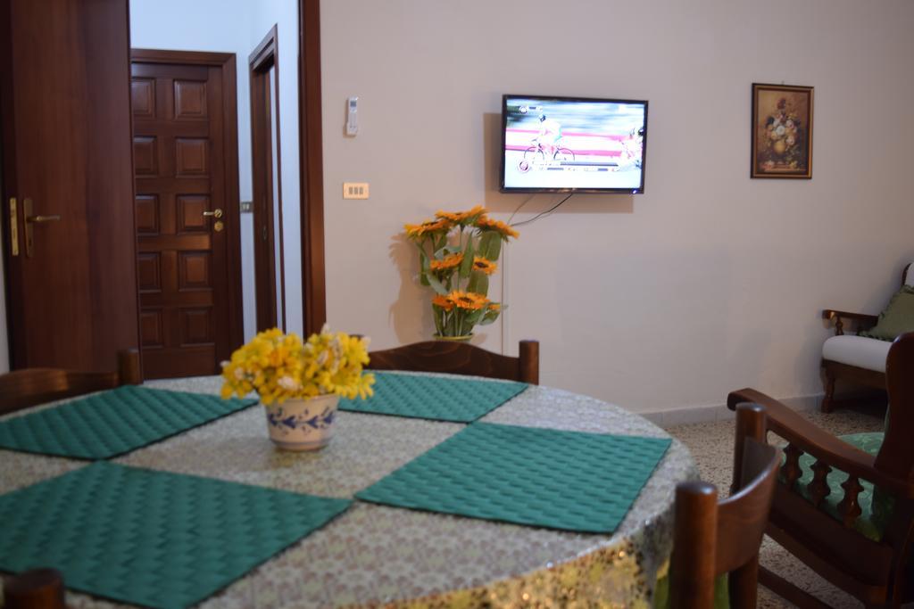 Casa Luigi Sergio - Affitto Breve Apartment Santo Stefano di Camastra Cameră foto